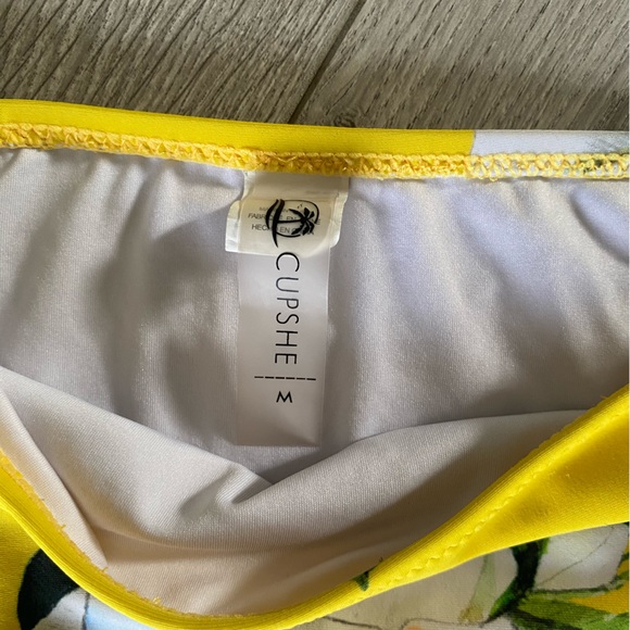 CUPSHE Size M Swimsuit - Picture 2 of 2